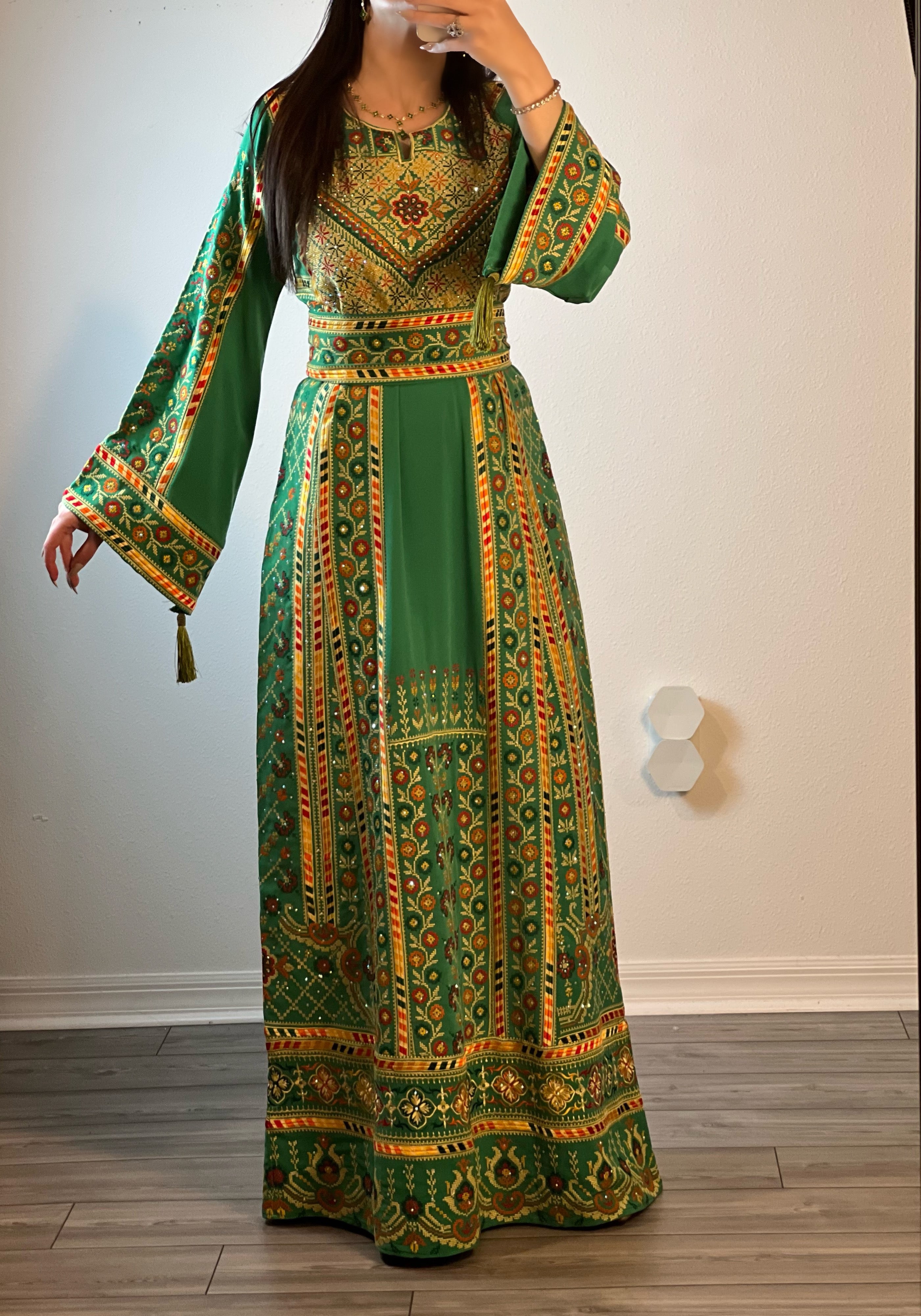 Stunning Green Traditional Embroidery Thoub Stone Wide Sleeve Elegant