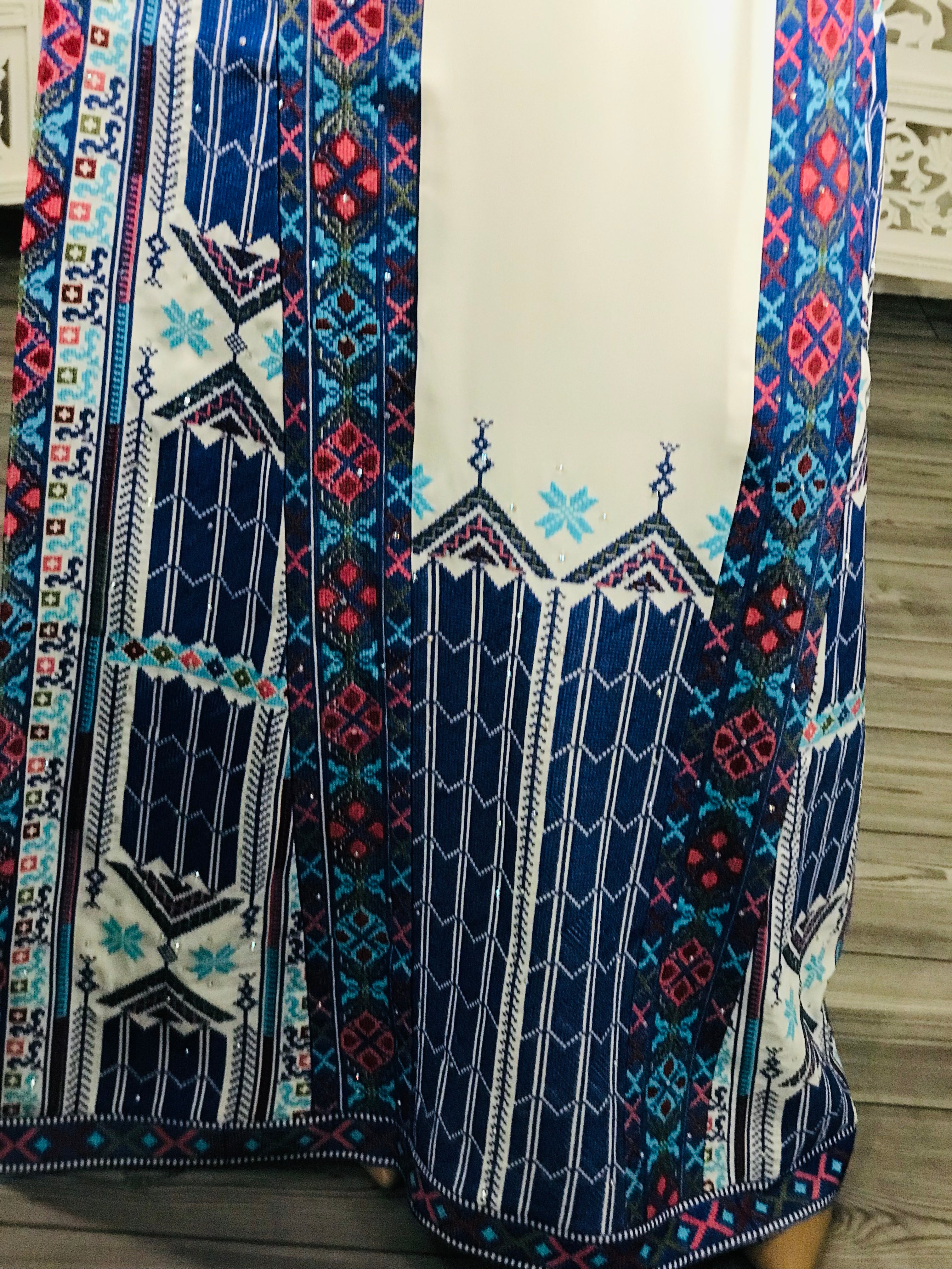 White/ Blue Astonishing Palstainen Embroidery Traditional Long Thoub