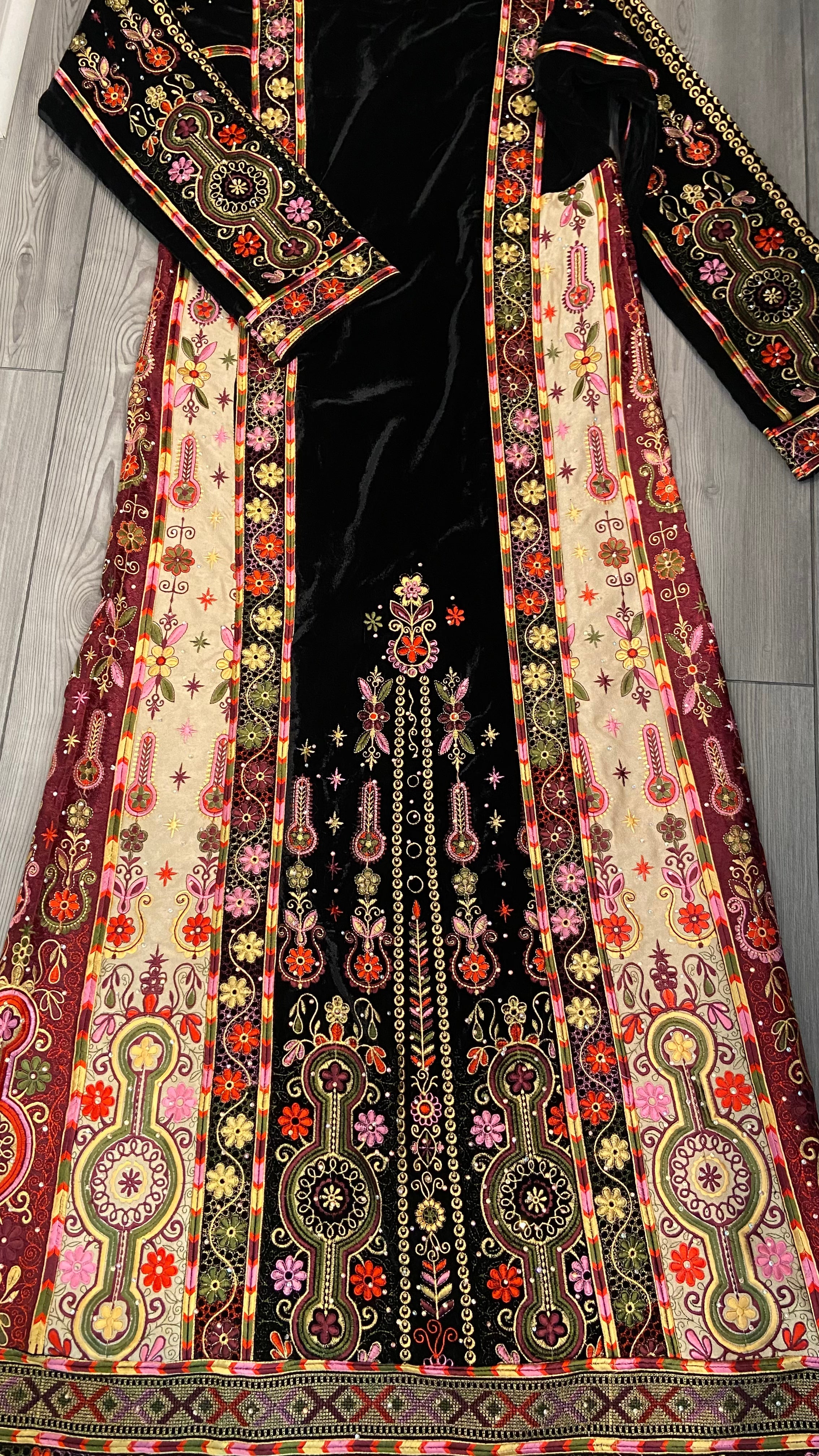 Stunning Black Malacca Silk Velvet Stone Embroidery Thobe