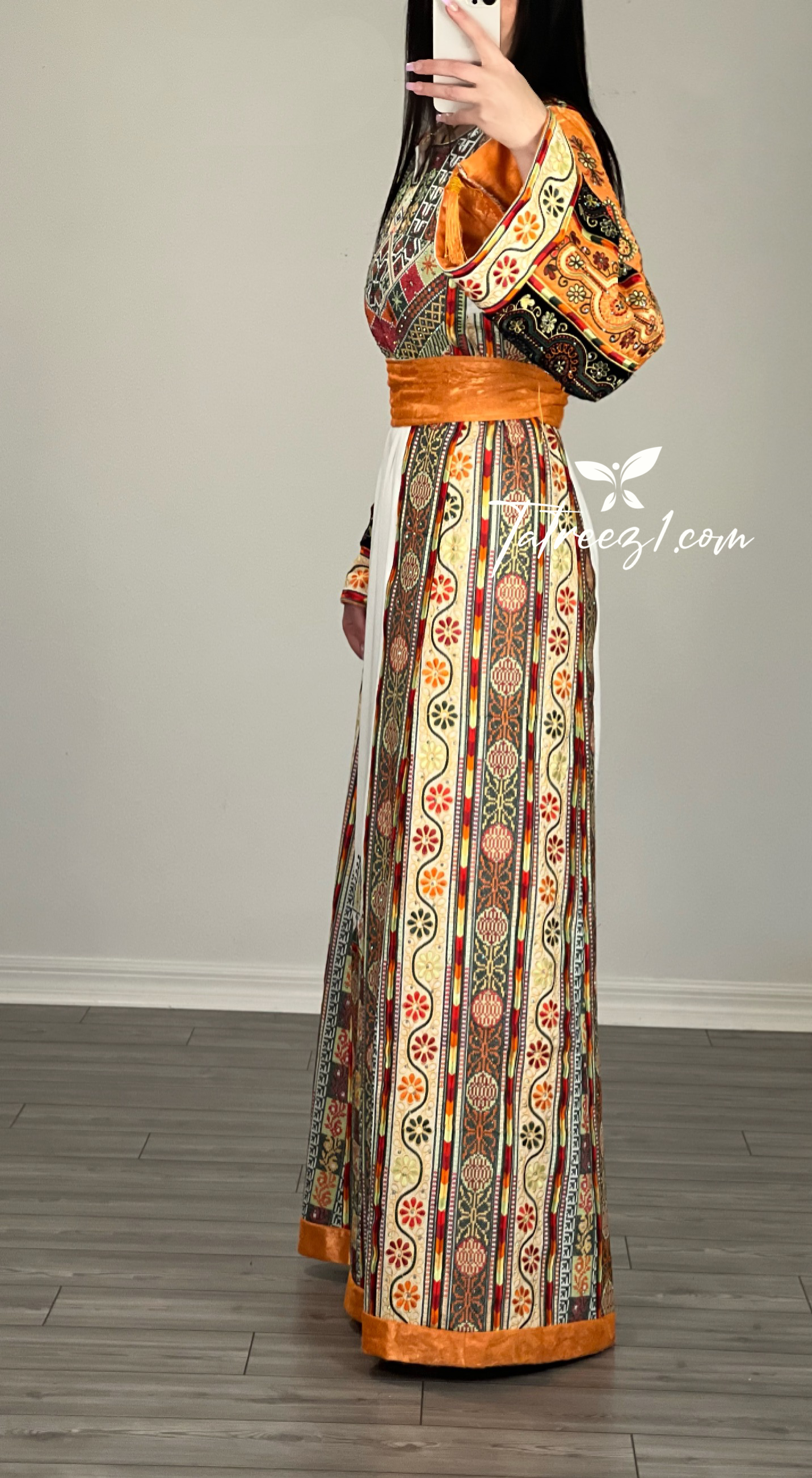 Delicate Malacca Stone Embroidery Thobe with Reversible Belt