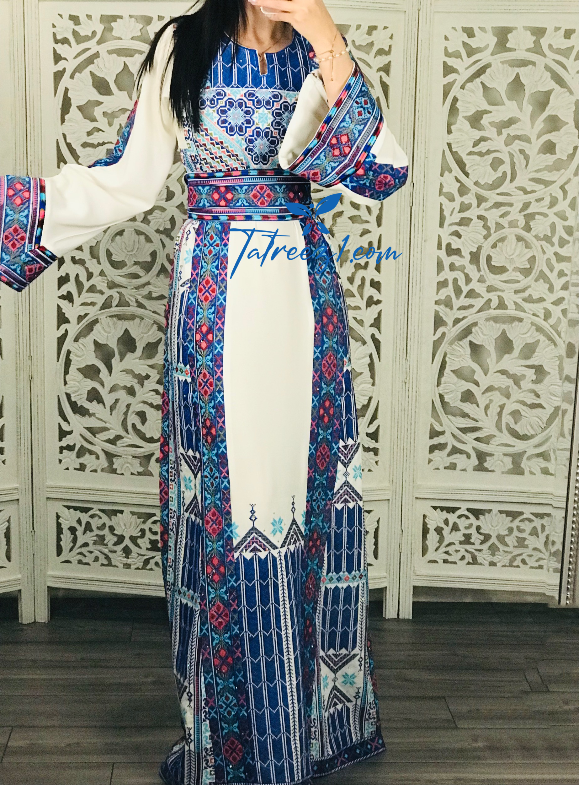 White/ Blue Astonishing Palstainen Embroidery Traditional Long Thoub